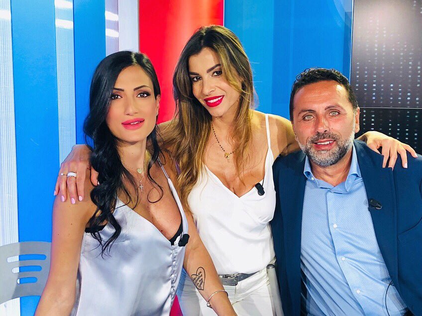 Katia_vitale's tweet photo. #FineDiretta Goal Show Estate Speciale MercatoRitiroMondiali 🙌🙌🙌⚽️ #sscnapoli #ritiroemercato #Dimaro2018 #GoalShowEstate #seguiteci #staytuned #ritiro #mercato #work #tv #sscnapoli #verdi #Ancelotti #GoalShow #forzanapolisempre #staytuned e #forzanapolisempre @seriea_tim https://t.co/ISwAvKFaUw