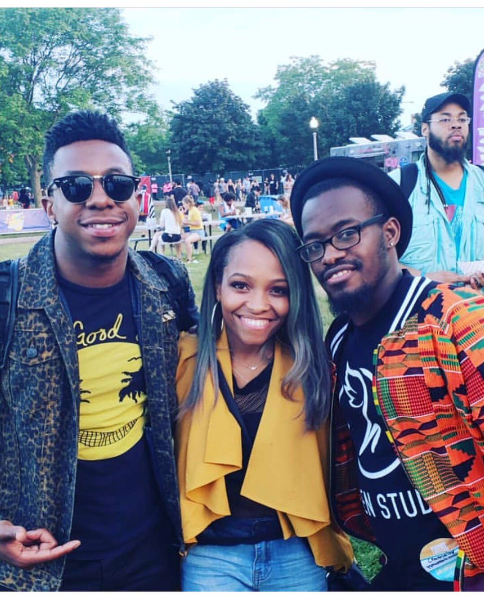 RyanAlxander222's tweet photo. Vibes with @BiancaShawMusic & @ADD2theMC. At the Community Stage!
#MambyOnTheBeach #MambyOnTheBeach2018 #RyanAlexander222 #BiancaShaw #Add2TheMC https://t.co/haMdcztbXf