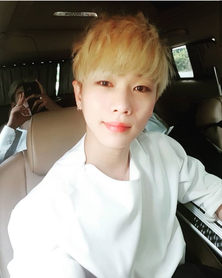 XenexBrasil's tweet photo. Tradução: 
[Taeha] Caminhando para alcançar o sucesso kk Estamos bem quentes 
#DIP #Taeha #Kpop #Ídolo #dip #selfie #Diário #LookDiário #Siga #Moda #Estilo #Bloqueiro #Selfie #Daily #Insta #Comunicação #LinhadoBraço #BraçoDireito #Selca #Bom 
ENG/KOR/PT-BR: Saky (Diplomat Brasil) https://t.co/P5V1KQxQ1b