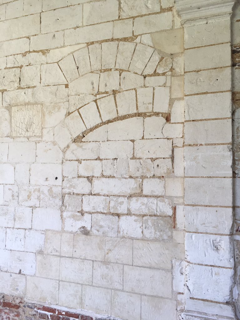 Dimanche 24 juin : le groupe Ile-de-France <a href="/hortis_fr/">❃ Hortis France</a> découvre  à l'<a href="/abbayevalloires/">Abbaye de Valloires</a> le cloître