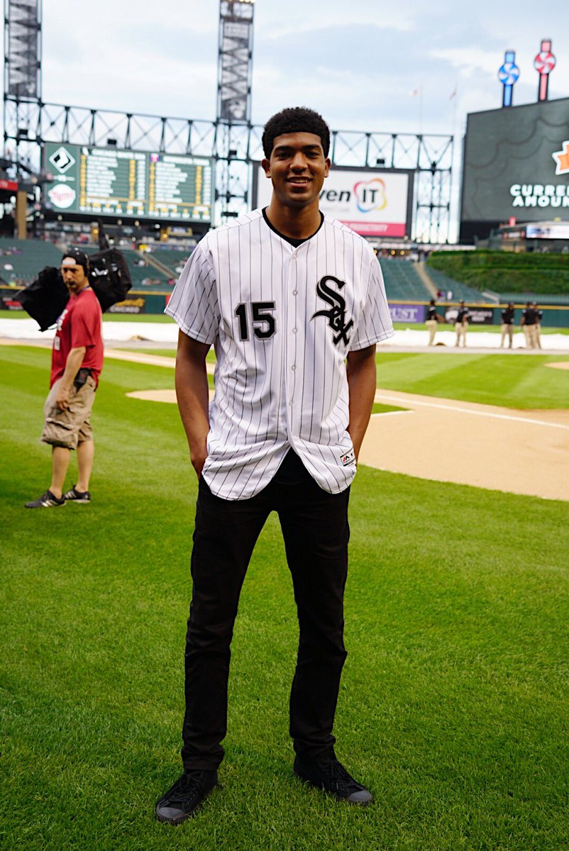 chicagobulls's tweet photo. These two are ready for their first pitches tonight at the @whitesox game ⚾️💯 https://t.co/NsoChYv0pA