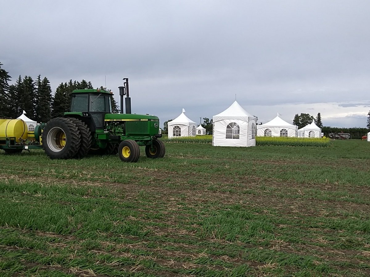 efarmerdot's tweet photo. #AgraBot is waiting for you at #canolaPALOOZA18 https://t.co/orXZdhTmH9