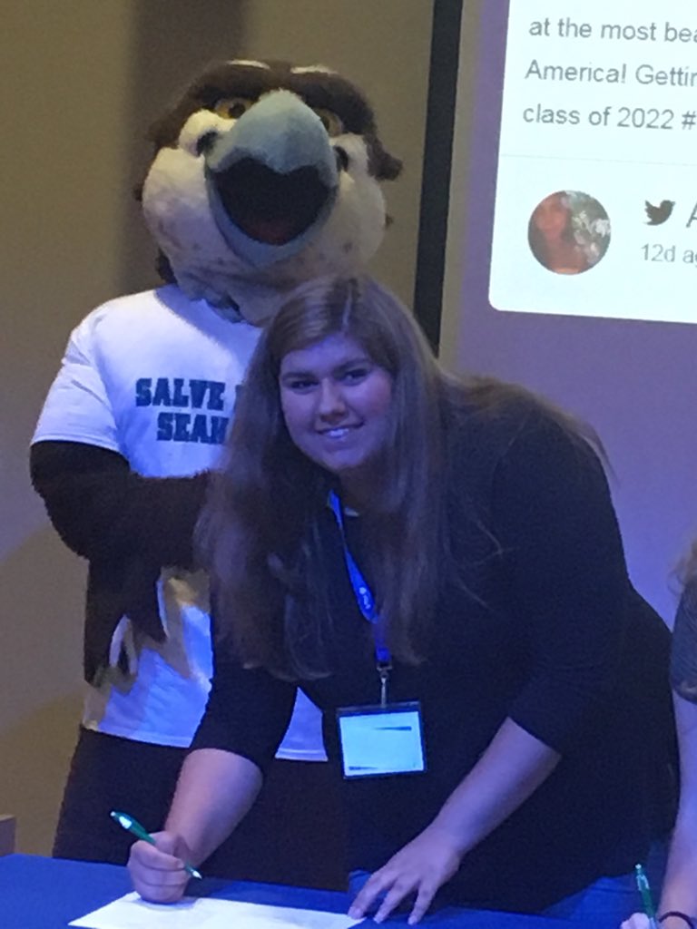 carmk64's tweet photo. Matriculation Ceremony #WelcomeSeahawks. #SalveRegina2022 https://t.co/zt5BGHQlMN