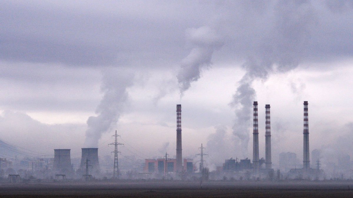 This pollution is gathered in clouds. Грязный воздух. Загрязнение воздуха Чечни. Загрязнение воздуха в Крыму. Загрязненный воздух в Чили.