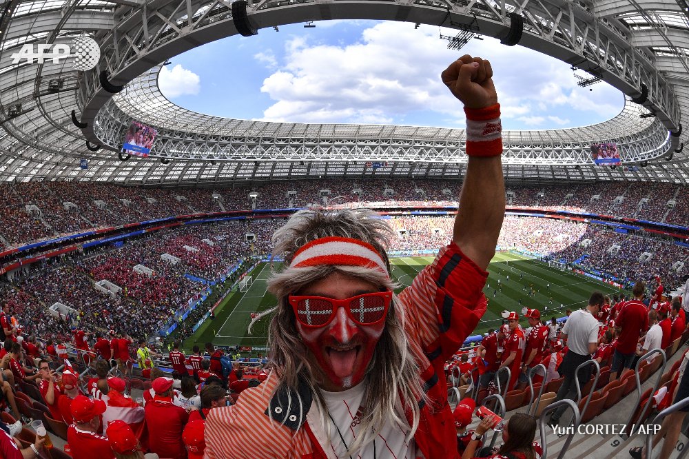 YuriYurisky's tweet photo. Shooting from a new angle, different photos during #DenmarkvsFrance #FIFA18WorldCup #FifaWorldCup18 #FIFAFanFest #Russia2018WorldCup #RussiaWorldCup2018 #FranceVsDenmark #Russia https://t.co/WBighJruOu