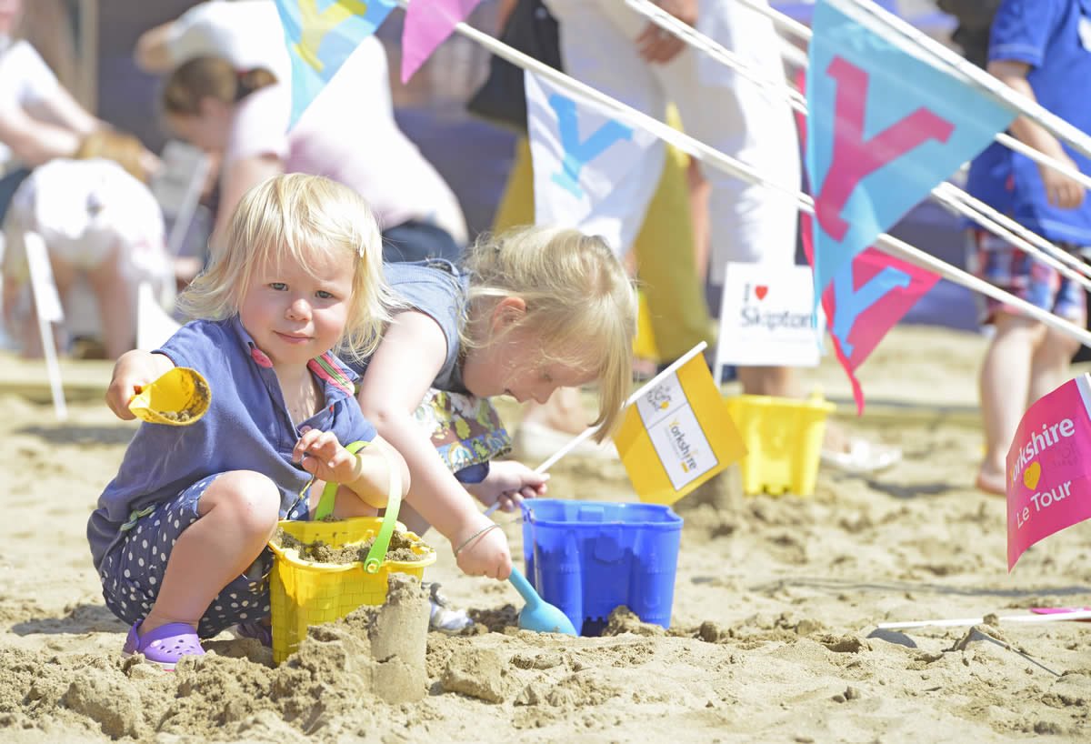 Welcome2Yorks's tweet photo. In two weeks time we’ll be heading to the @greatyorkshow and, as always, our stand will be the biggest at the event!

Here you’ll find the ever popular beach, see the crowning of Yorkshire’s Favourite Pub 2018 and get involved with many more exciting talks and demonstrations 🏖 https://t.co/dMWHcVCFDd
