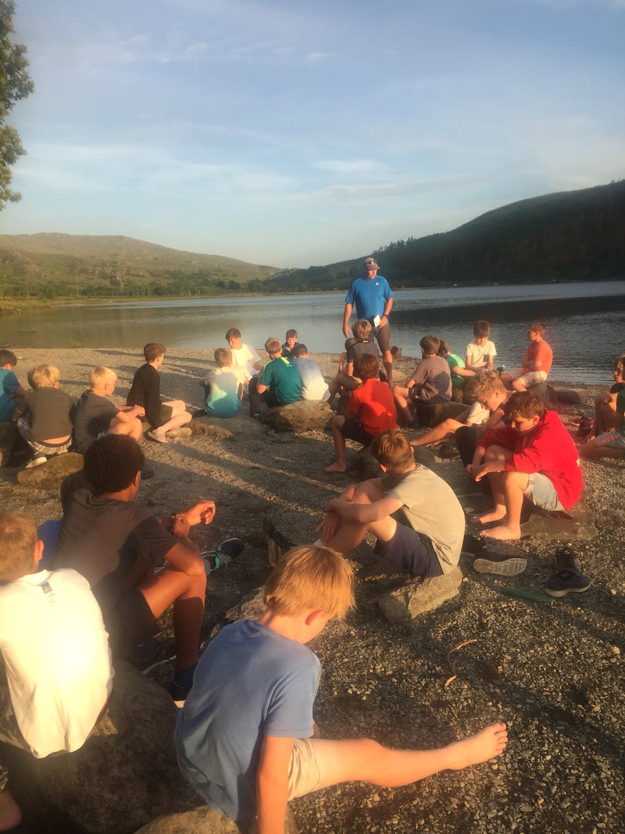 MoulsfordYear7's tweet photo. Mr Symonds has found the new setting for his outdoor classroom! https://t.co/0aoCGRDan6
