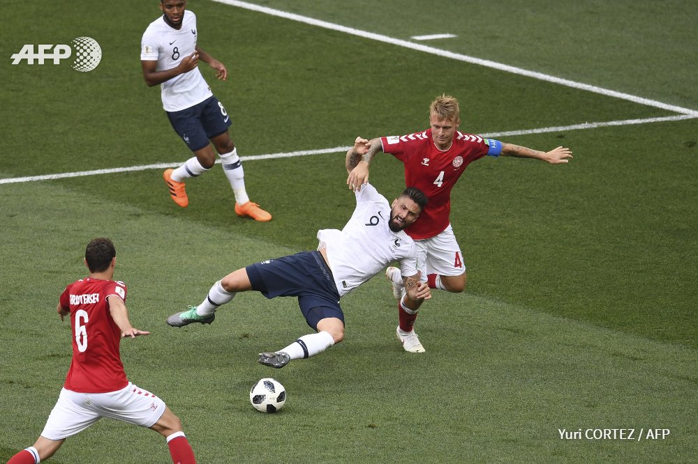 YuriYurisky's tweet photo. Shooting from a new angle, different photos of #DenmarkvsFrance #FIFA18WorldCup #Russia2018WorldCup #RussiaWorldCup2018 #FIFA2018 #WorldCup #WorldCupRussia #FranceVsDenmark #luzhnikistadium https://t.co/vgGoddO7Nx