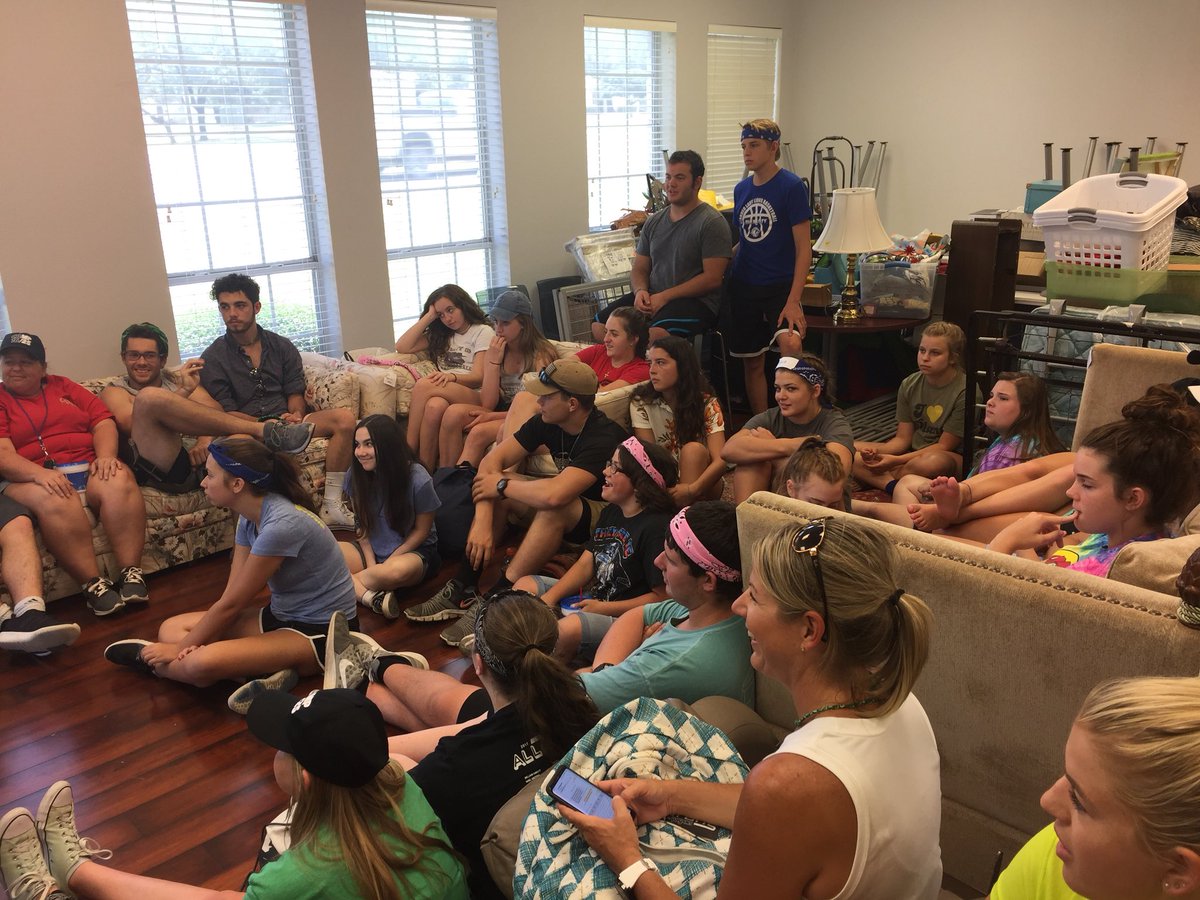TheKey2Free's tweet photo. Fantastic group of hard working teens from @rockpointechrch listening to Human Trafficking 101 #K2Fmakingithappen https://t.co/H7aPXCD66i