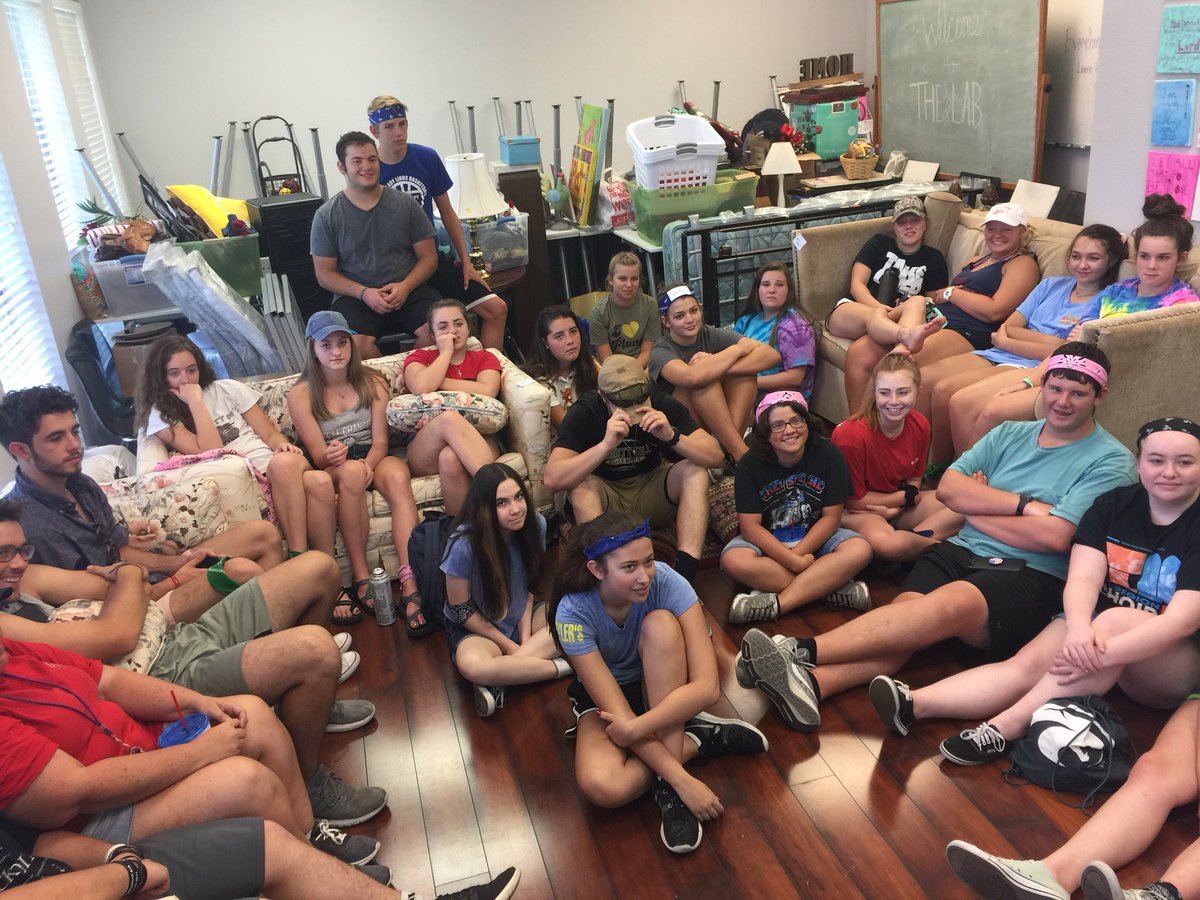 TheKey2Free's tweet photo. Fantastic group of hard working teens from @rockpointechrch listening to Human Trafficking 101 #K2Fmakingithappen https://t.co/H7aPXCD66i