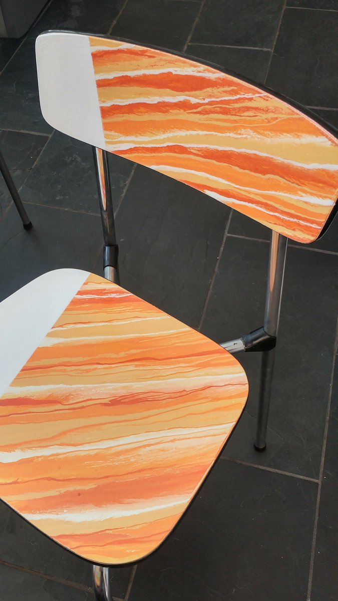 greeninmind1's tweet photo. Finished and presented this awesome retro dining table and chairs and she loved it!! #UpcycledHour #upcycled #retrotable #orange #before&after https://t.co/fqHPA1zlJe