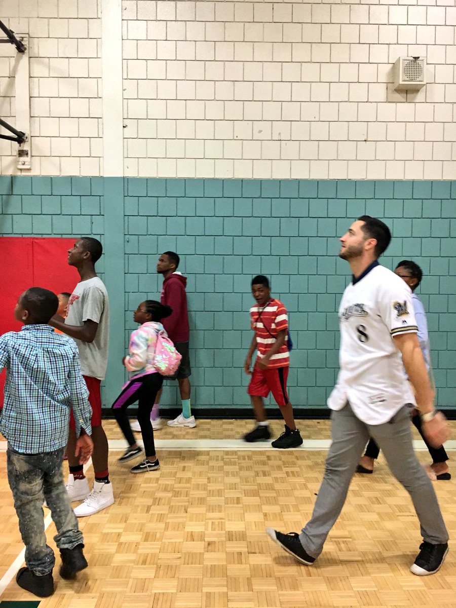 olyviaanne's tweet photo. What an awesome event! @SHARPLiteracy and @Brewers Ryan Braun talking to the kids about the importance of breaking that summer slump! #staysharp #twobooksamonth Shout out to @TaTianaCashTMJ4 who interviewed one of my summer students! Special appearance by the Sausages! https://t.co/OMFB7mKLWW
