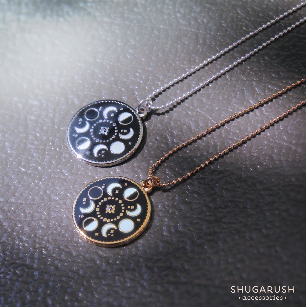 shugarush_accs's tweet photo. Starting to run out of these gorgeous glow in the dark Moon Phases!

Shop silver (low stock alert!): https://t.co/TJhNwNiPoA
Shop gold: https://t.co/ZdP6T24iZg

#moonphases #luna #moon #mooncycle #necklace #jewelry #jewelrydesign #shugarush https://t.co/iiPoc1b3Fn