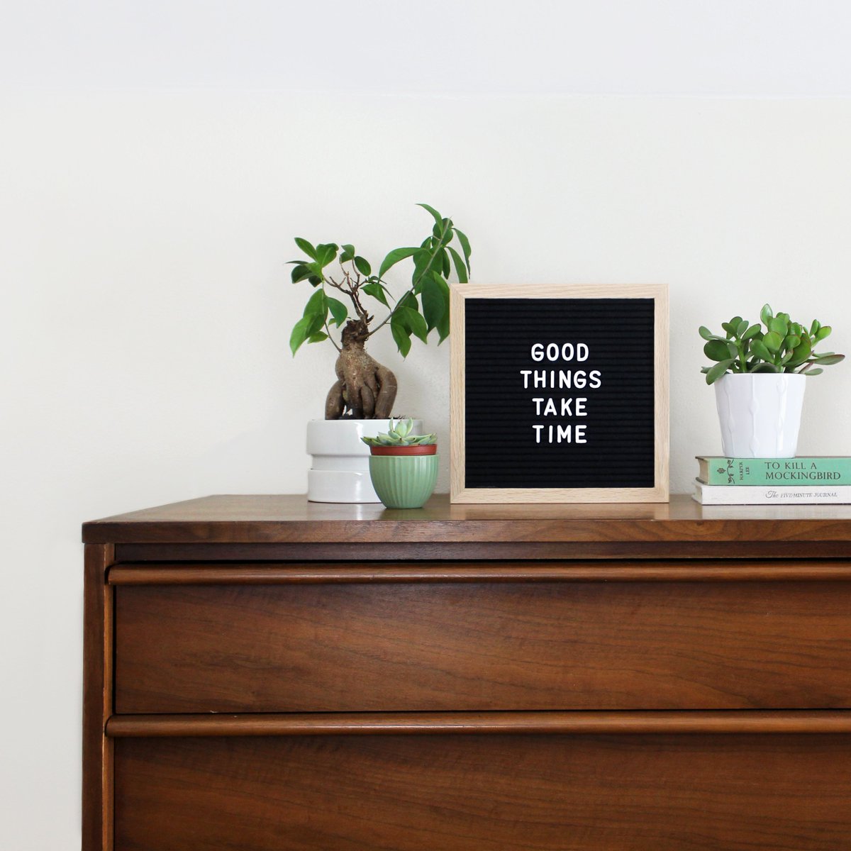 ParaboPress_old's tweet photo. Our Good Morning #ParaboBox w/ the letter board sold out super FAST, but don’t worry, we stocked up on more in our photography gear shop, @Photojojo! 📸 Be sure to take a peek at the Shutter Remote too so you never have to choose who takes the picture💖→ https://t.co/Rx2q9LBs7a https://t.co/hlaQW2bVvW