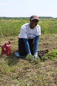 EcolabFdn's tweet photo. Local @Ecolab employees in Illinois partnered with @WetlandsTWI to restore pieces of the prairie in @MidewinNatTP through a volunteer planting day.

5,956 seedlings of native species were planted!  #EcolabGives #ECLTeam https://t.co/EXztmtBxG2