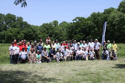 EcolabFdn's tweet photo. Local @Ecolab employees in Illinois partnered with @WetlandsTWI to restore pieces of the prairie in @MidewinNatTP through a volunteer planting day.

5,956 seedlings of native species were planted!  #EcolabGives #ECLTeam https://t.co/EXztmtBxG2