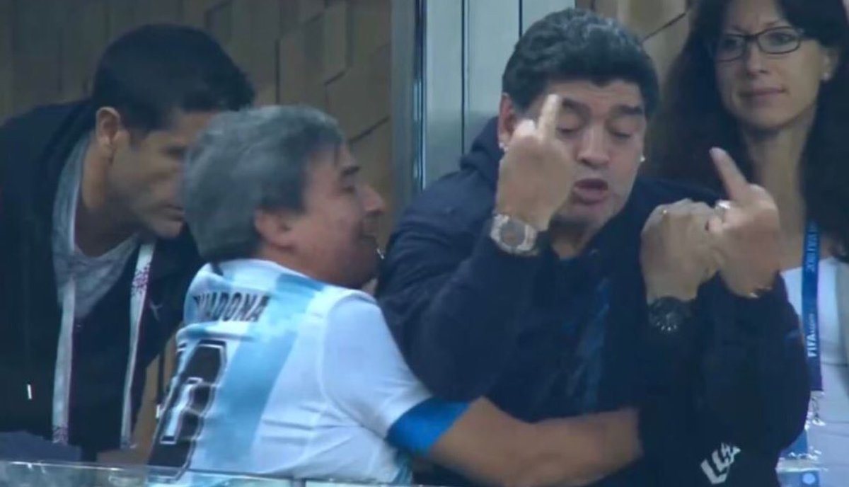 apaci__ronald0's tweet photo. Maradona bey ne yapıyorsunuz? 😂

#worldcup #arg https://t.co/phl8yBZNgp