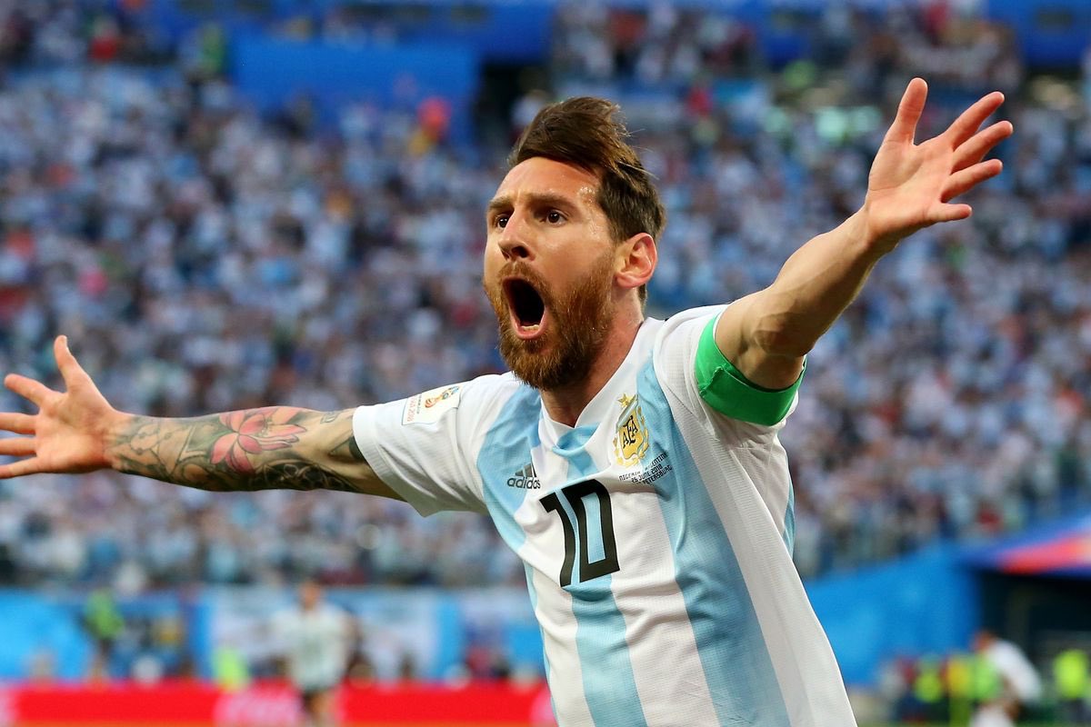 chatlas's tweet photo. When we needed him the most! #KingMessi #MessiTheGreat #WorldCup https://t.co/5MhhIoF3Bx
