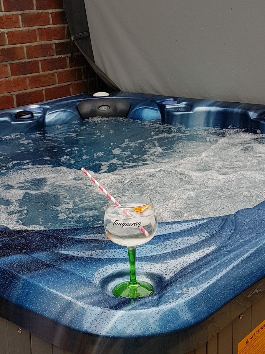 Our Monaco #hottub in Ocean Blue 🔵 £3,199 delivered &amp; positioned. 12 Months 0% APR Representative Available. 🖥 luxespa.co.uk ☎️ 0800 009 6025 ✉️ sales@luxespa.co.uk