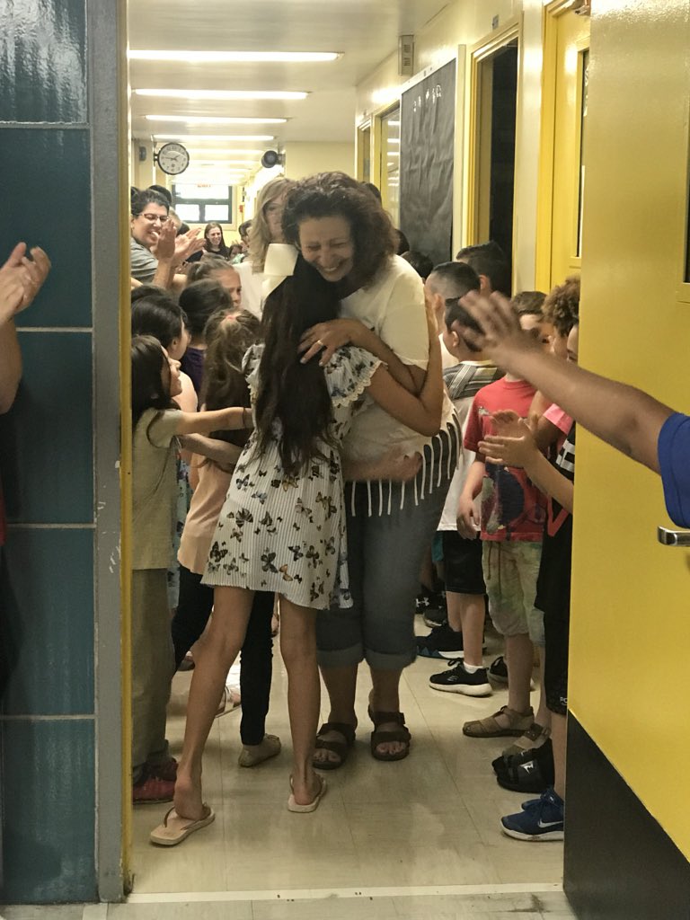 MelissaGrandner's tweet photo. Wishing our @ps4wolves retirees well with a School-wide Clap-Out! @SIBFSC @DimitriSuzanne @District31R https://t.co/ZolhiglmWY