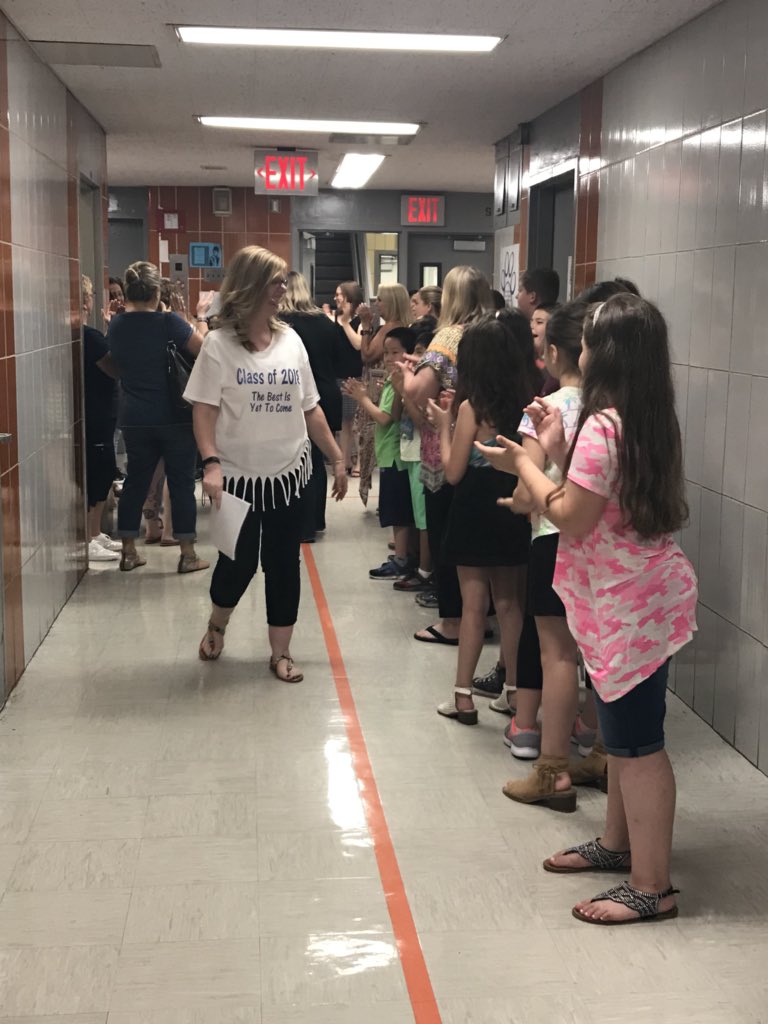 MelissaGrandner's tweet photo. Wishing our @ps4wolves retirees well with a School-wide Clap-Out! @SIBFSC @DimitriSuzanne @District31R https://t.co/ZolhiglmWY
