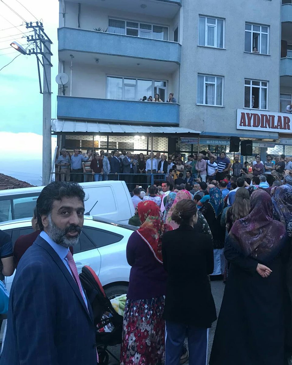 KCisrafil's tweet photo. #durmakyokyoladevam #halkımızlaElele  BaşbakanYardımcımız  Sayın Fikri Işık   ile #beylikbağında #çalışmalaradevam #nicegüzelgeleceklerehepbirlikte #devam #akparti #rte #milleteHizmetiçinKutluYürüyüşeDevam #TürkiyeninCumhurbaşkanı #SeçimsonrasındadaÇalışmayaDevam  #kckimya https://t.co/fA9akBNBSN