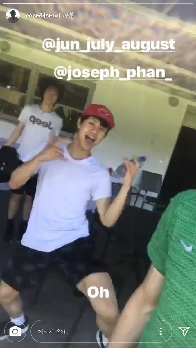 주나니다!! 주나니가 열심히 폴짝폴짝 뛰는데.. 최선을 다해 캡쳐했지만 역동적인 모습만 나온다ㅋㅋㅋㅋㅋㅋㅋㅋ 귀여운 준환이♡