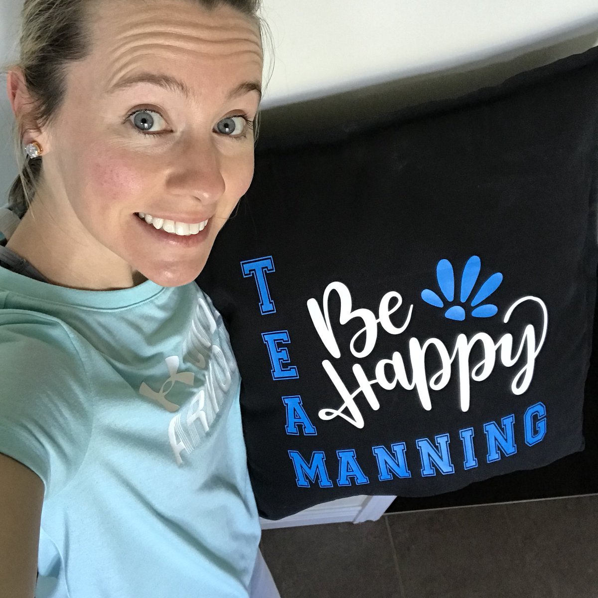 PriamsDaughter's tweet photo. Pretty great way to end the school year. This pillow will go well with my brown granny blanket, come September! #teamislife #heyteam #beststudentsever https://t.co/15Ytqg3e8Z