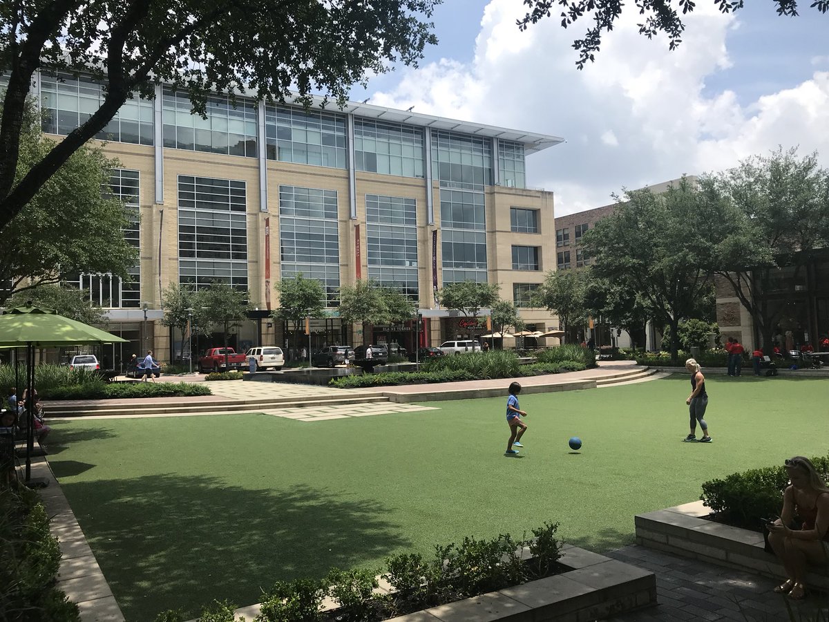 SmartWheelApp's tweet photo. Who loves shopping? @CITYCENTREHOU is your dream destination in #Houston. Shop, dine, vacation. You name it, they have it! See the #SmartWheelApp experience at https://t.co/hVkqr6UtCJ. https://t.co/KLo0e5kNrP
