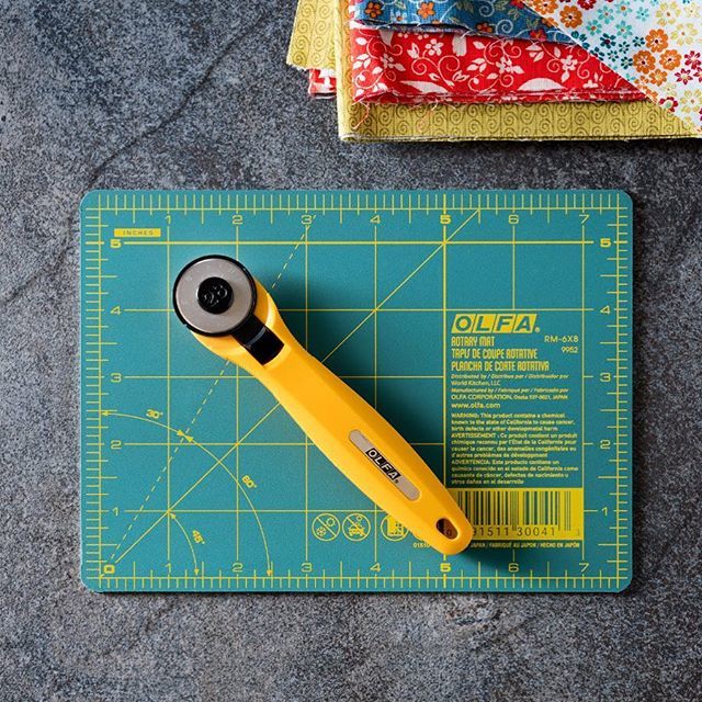 MxDomestic's tweet photo. Check out this week’s prize in the Patchwork Petals Sewing Party: a 28mm rotary cutter and a 6x8 rotary cutter mat. Ooh la la. So make sure to post your progress and/or completion photos using the hashtag #patchworkpetalsquilt to be eligible. And congrat… https://t.co/07edhQWem9 https://t.co/zv4b6wsmW1