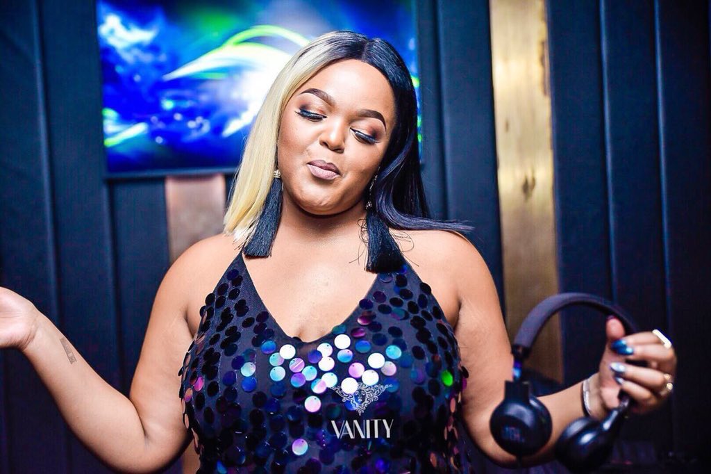 tweepstofollow's tweet photo. DBN Gogo (pronounced "De-ben Gogo") is a female DJ who has taken the industry by storm. The name DBN Gogo has become synonymous with fire sets that make for the most memorable nights.
Follow her here: @DBNGOGO
#TweepsToFollow https://t.co/ZR7yb5f5Hq