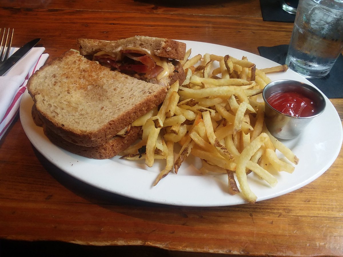 vrdbotdf's tweet photo. Chicken club at FlatIron in Davidson https://t.co/3awo6gy58y