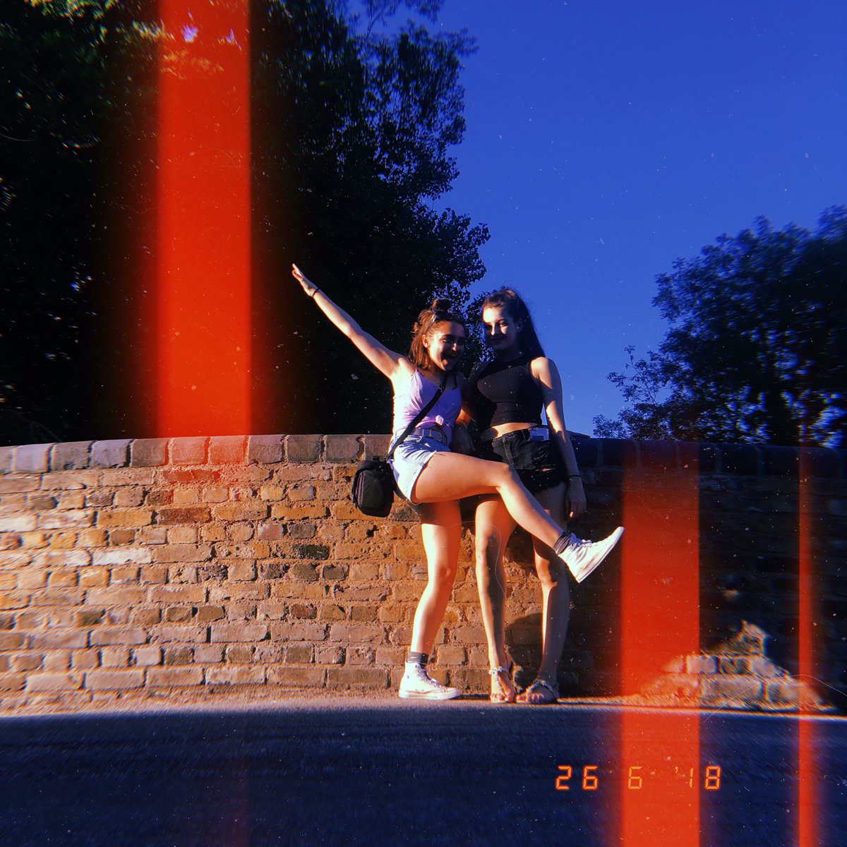IzzyRoseMolloy's tweet photo. summer has arrived🌻✨💛x @Elle_Loder https://t.co/rlOoSqTOoD