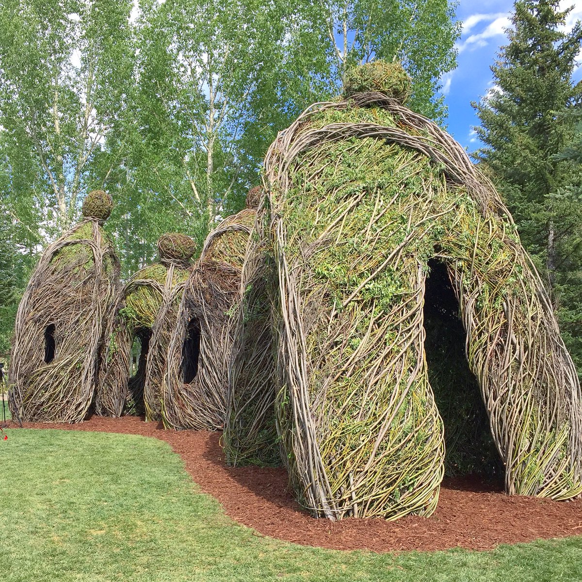 FSVail's tweet image. DYK: renowned environmental artist, Patrick Dougherty, installed a #Stickwork composition here in Vail? Visit it daily at Ford Park. #vailsummer #traveltuesday