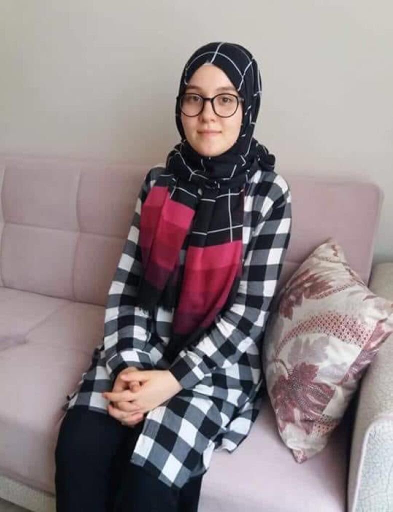 Çukurova Selahaddin Eyyubi İmam Hatip Ortaokulu öğrencisi olan, #lgs2018 sınavında 500 tam puan alarak Türkiye 1. Olan Azra Kargı evladımızı tebrik eder, başarılarının devamını dilerim.