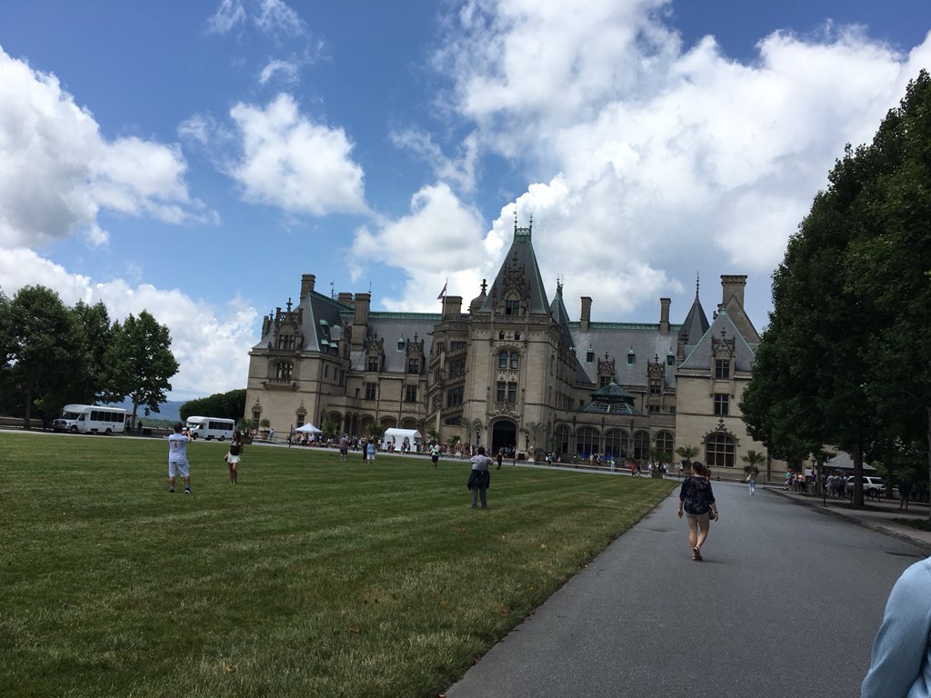 CityAggie's tweet photo. Day 2 Tours at #RegionV #NAAE Conference! Afternoon Tour - @BiltmoreEstate House Tour! #TaylorFFA #vcscte https://t.co/4vBkco7Mz5