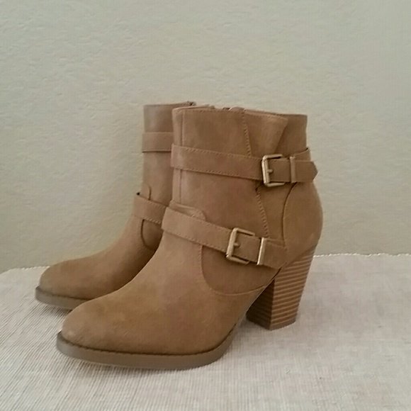 amiefedora's tweet photo. So good I had to share! Check out all the items I'm loving on @Poshmarkapp from @RebekahAutrey @trishvan99 #poshmark #fashion #style #shopmycloset #rozali #justfab: https://t.co/pj5DHCF4Kv https://t.co/O1rdzKVdxD