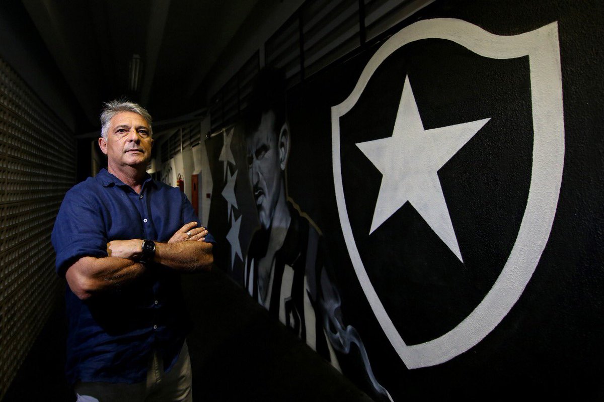 Seja bem-vindo, Marcos Paquetá! Que seja uma trajetória gloriosa no comando do Botafogo! ⭐️ Leia a matéria com o novo treinador do Fogão em nosso site: botafogo.com.br 

📷 Vitor Silva / SS Press / BFR