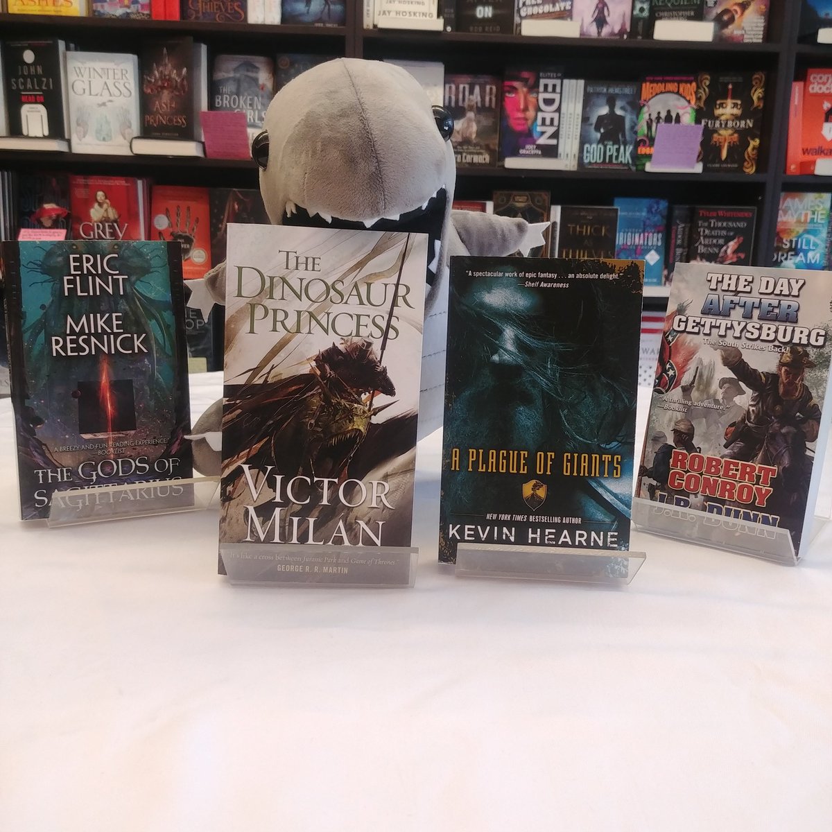 BakkaPhoenix's tweet photo. Just in, MM
@KevinHearne #victormilan #robertconroy #ericflint #mikeresnick
#newreleases https://t.co/OjaUpBY3lN