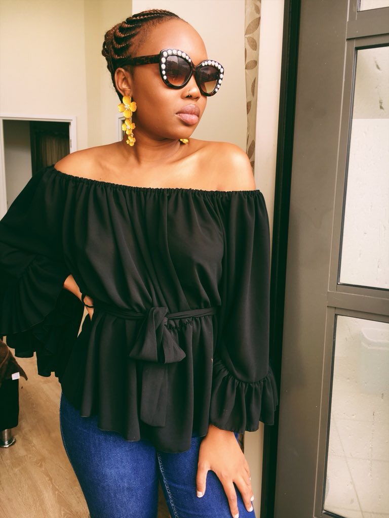 tweepstofollow's tweet photo. Luyanda Mafanya, Culinary sensation and social media influencer. Her meals are visual masterpieces that will have you drooling every time she pops up on your TL.
Follow her here: @Luyanda_Maf #cookingwithluyanda
#TweepsToFollow https://t.co/BXFqB12cDf