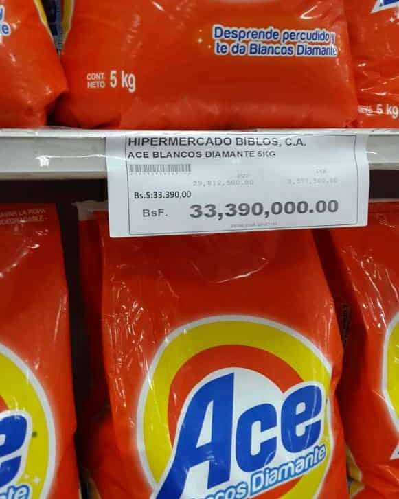 segura_cruz's tweet photo. Señor presidente cree usted que el trabajador humilde como lo es la mayoria de los venezolanos puede por lo menos lavar sus ropas con un salaria minimo de 5 MM, cuando un ace tiene este precio, saque usted su cuenta, buenas tardws@NicolasMaduro https://t.co/EPKFTqUXmo