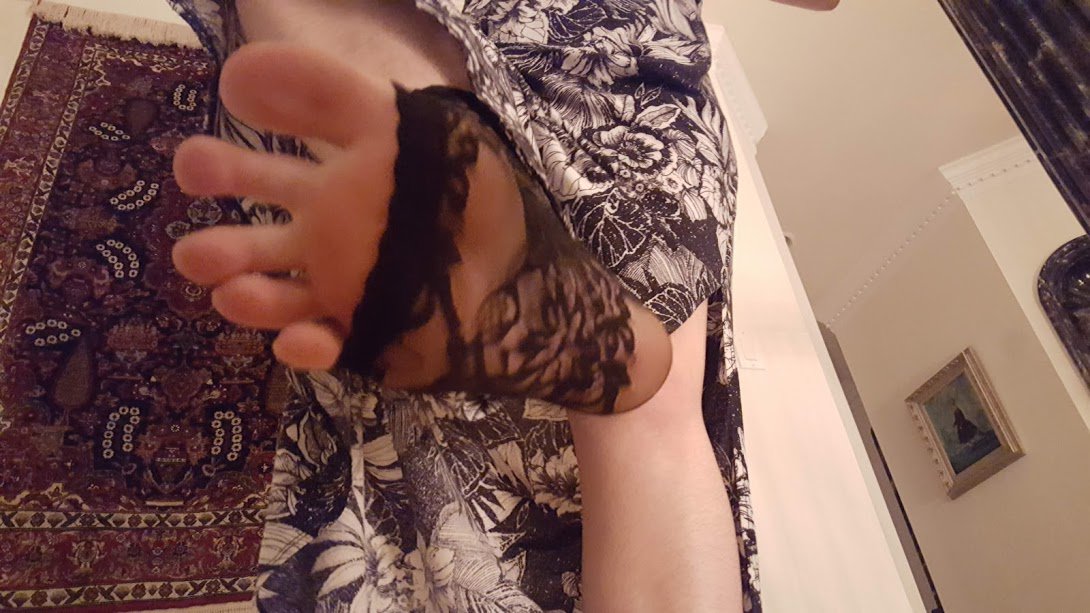 sassymaddiesox's tweet photo. What's left of you will be smeared all over my sole! โ ๏ธ๐
#stomp #stomppov #giantess #giant #giantwoman #trample #giantesspov #pointofview #giantesspov https://t.co/k23ACeNeVy