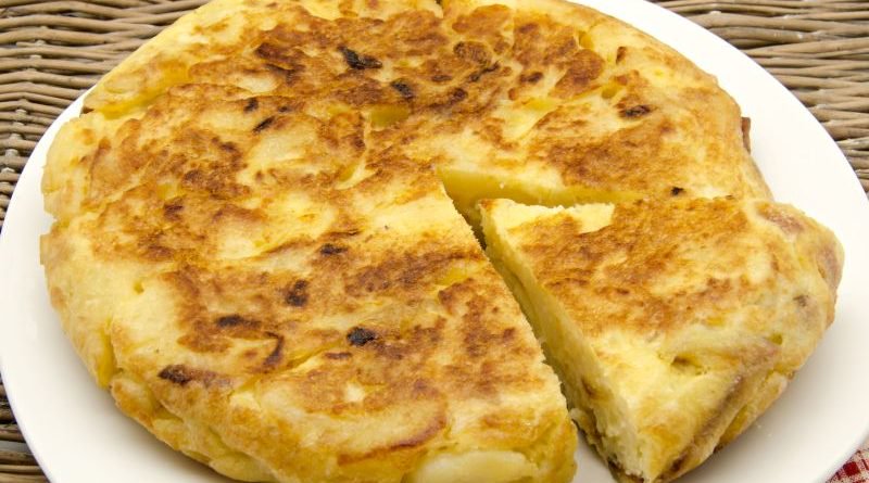 Blocodonia's tweet photo. ¿En qué se parece un videojuego a una tortilla? Hoy @RulyPuf nos da la receta del buen desarrollo, la cuestión es... ¿pondrá cebolla? #gamedev #pufcomics #comics #indiedev https://t.co/MplvzKFS2E https://t.co/gEqMMgz0ch