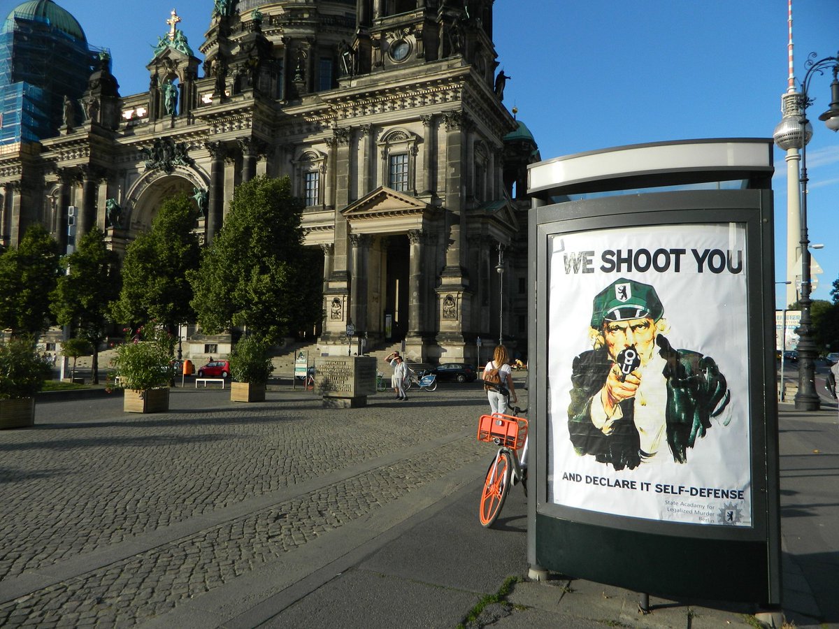 Da_fuer_Dich's tweet photo. We #shoot you and declare it #self-defense -
#Adbustings vor dem Berliner Dom des Kollektivs #nolimitsnolabels gegen #polizeigewalt und tödliche #polizeischüsse 

https://t.co/yxt1eTejqr 

 @polizeiberlin #dafürdich https://t.co/EcCtXCZoDc