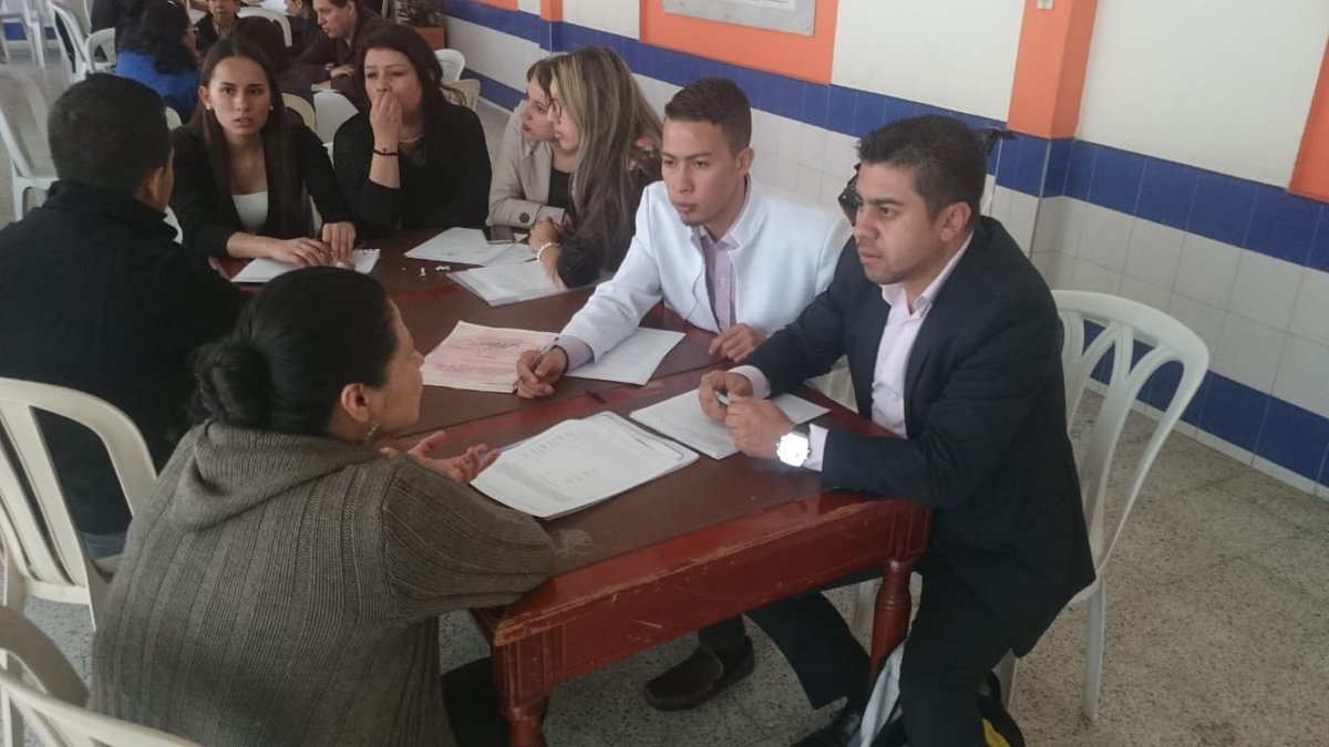 uideascol's tweet photo. #Bogotá | Alumnos Ideístas en Brigada Jurídica en Suba. https://t.co/UQ6sShmwPf