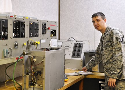 Join_AFReserve's tweet photo. #Job of the Day: 2A0X1 - Avionics Test Station and Components https://t.co/KZGOVyfLur

#Avionics refers to the #aircraft electronic systems that control flight, communications, navigation, weapons, and other systems. These personnel maintain, calibrate, and repair those systems. https://t.co/n9x4BDOhfK