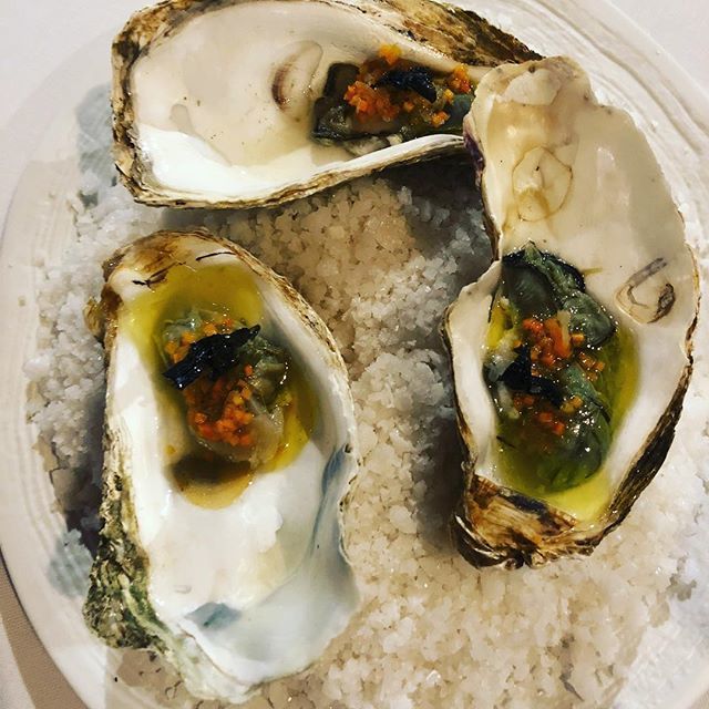 alvarocastronet's tweet photo. @restaurantecataria @iberostar #sanctipetri #cadiz #ostras #ostraspedrin #oyster #parrilla #grill #paisajeculinario #culinarylandscape https://t.co/gOGlPskHJ4 https://t.co/jtUp8P5ylN