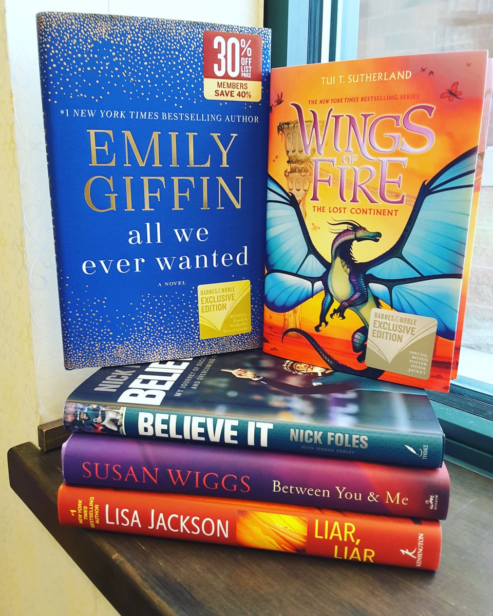 BNGreen_Bay's tweet photo. Happy #NewReleaseTuesday, bookworms! Here's a small sample of the books we're excited to tell you about this week! #newreleasetuesday #pickupinstore #orderonline #memberssaveextra10percent https://t.co/o8TvTqVPfs