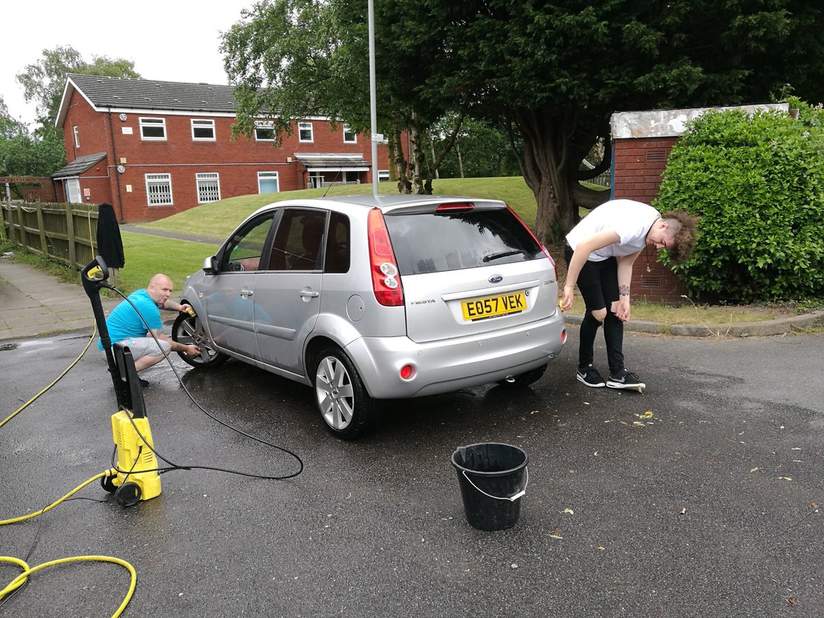 SIASSolihull's tweet photo. Loving our peers and volunteers- after hard work of our peers such as car washing and raising funds for trips, we took some of them for a trip bowling to say 🎉👍✨THANK YOU ⭐️💫🌈🏅#peersupport #volenteers #makingrecoverypossible https://t.co/b5Svc918u7
