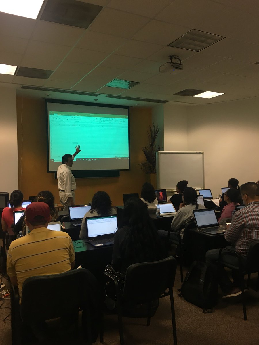 AfamJal's tweet photo. Desde #Afamjal en el Curso de Excel básico impartido por el Ing. Ramón Villavicencio Márquez del @IdeftJalisco https://t.co/mdz1ZtRe03